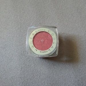 💲FREE💲NEW Infallible Glistening Garnet Eyeshadow